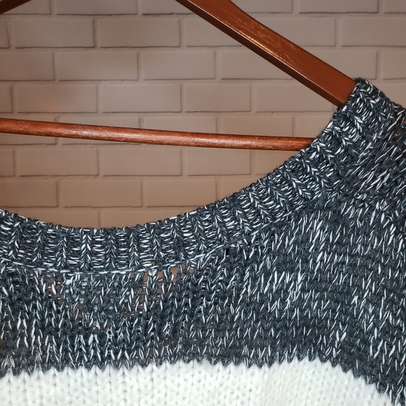 Caslon Mixed Stripe V-neck Pullover
2X - Picture 7 of 11